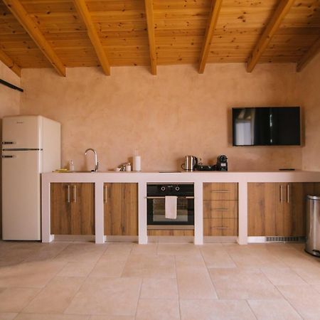 Mani Luxury Suites And Studios In Gytheio With Private Pools Extérieur photo