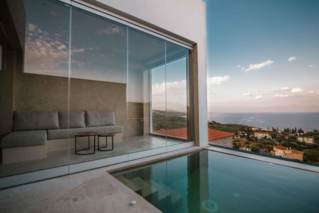 Mani Luxury Suites And Studios In Gytheio With Private Pools Extérieur photo