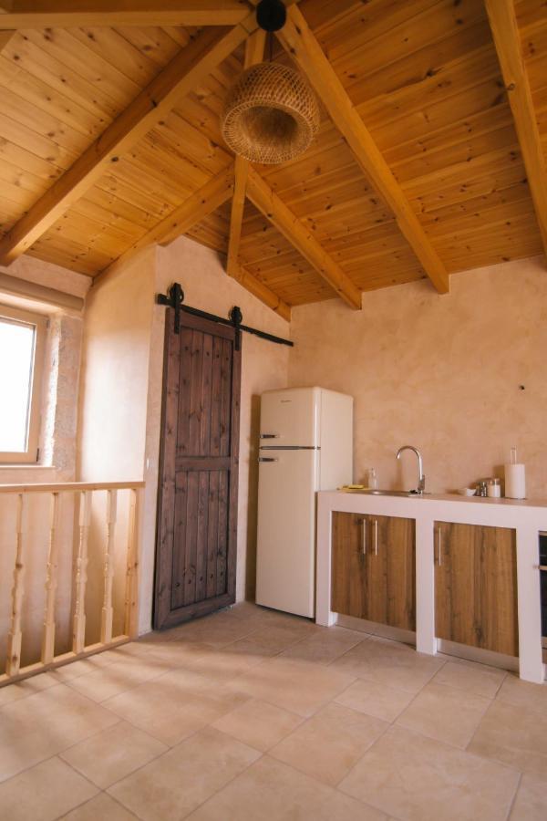 Mani Luxury Suites And Studios In Gytheio With Private Pools Extérieur photo