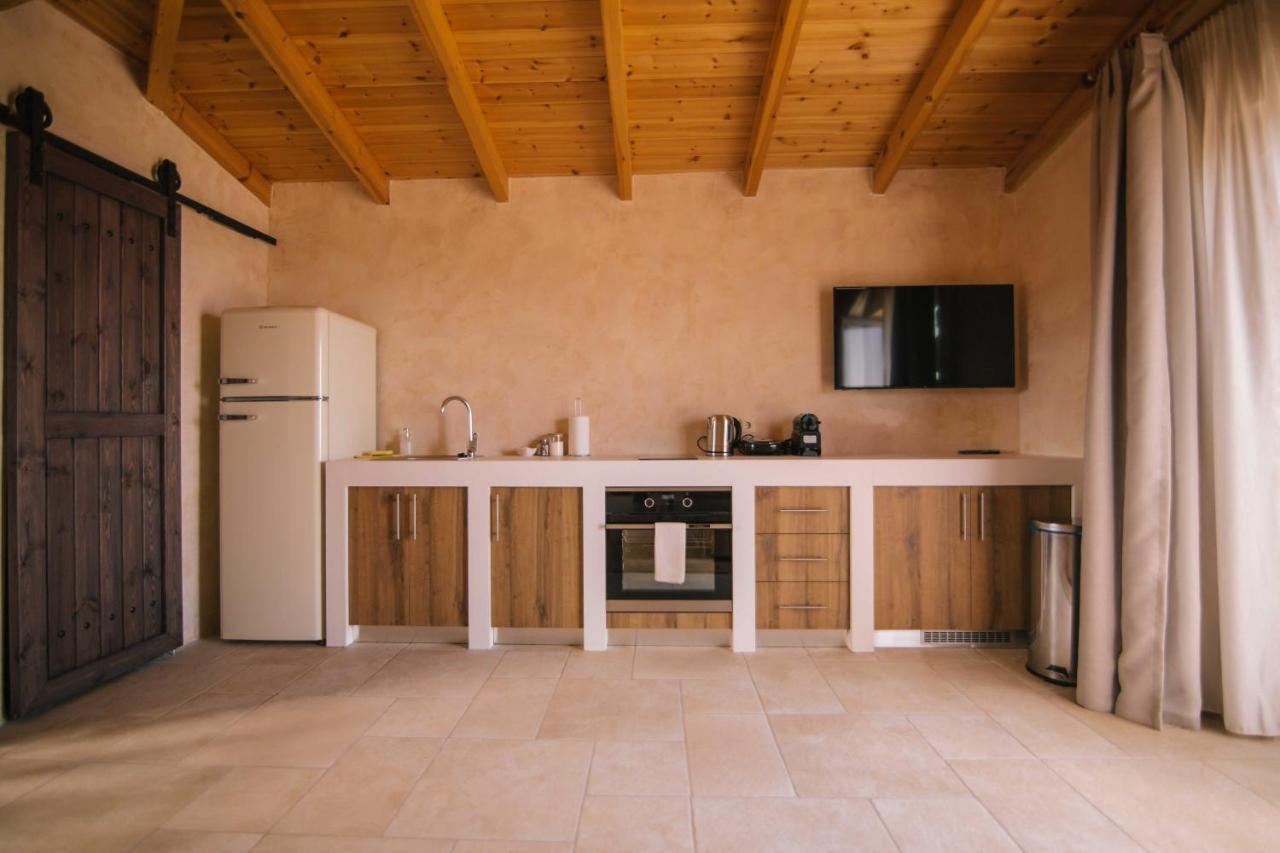 Mani Luxury Suites And Studios In Gytheio With Private Pools Extérieur photo