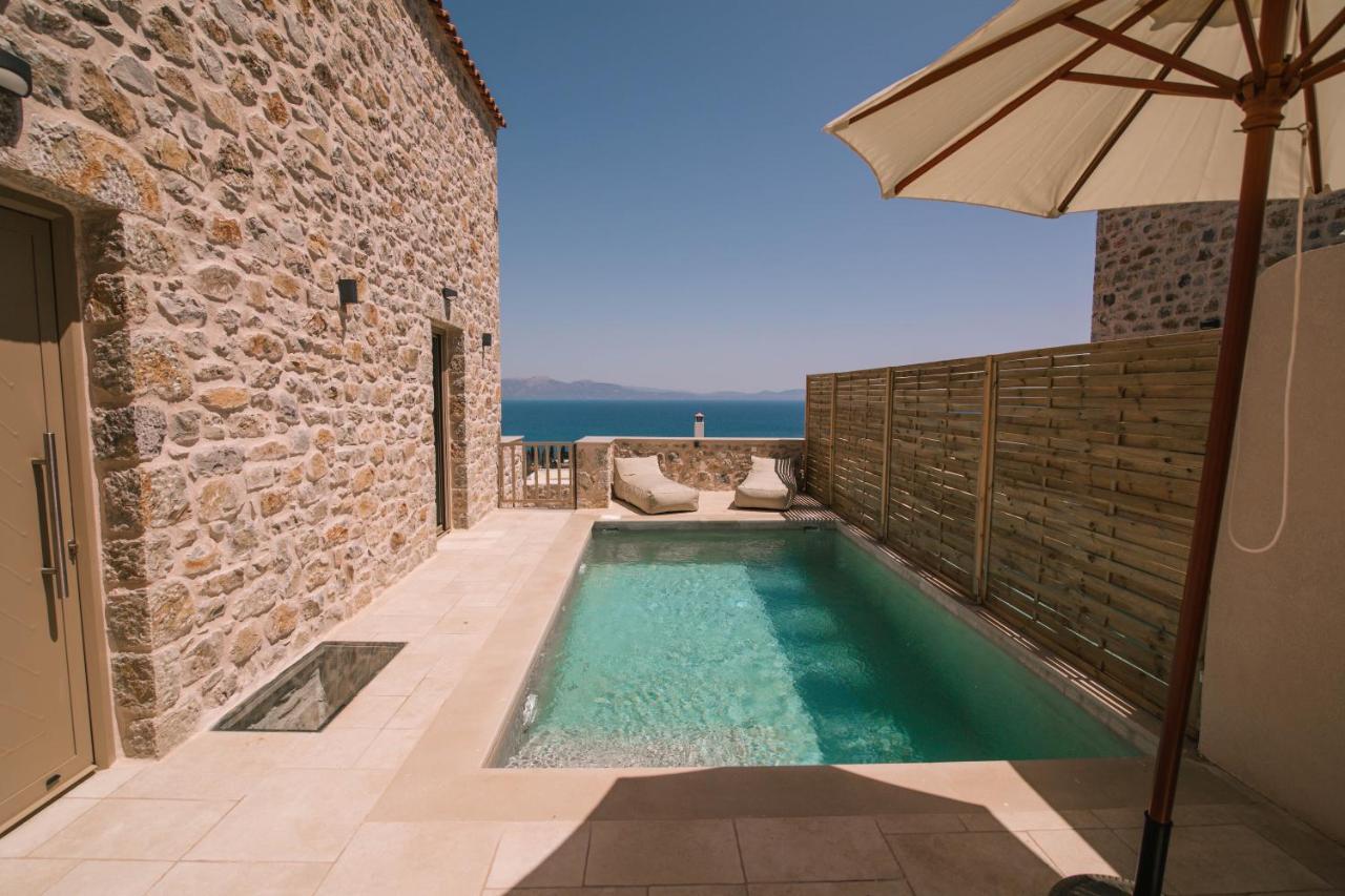 Mani Luxury Suites And Studios In Gytheio With Private Pools Extérieur photo