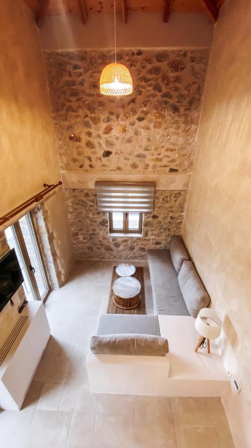 Mani Luxury Suites And Studios In Gytheio With Private Pools Extérieur photo