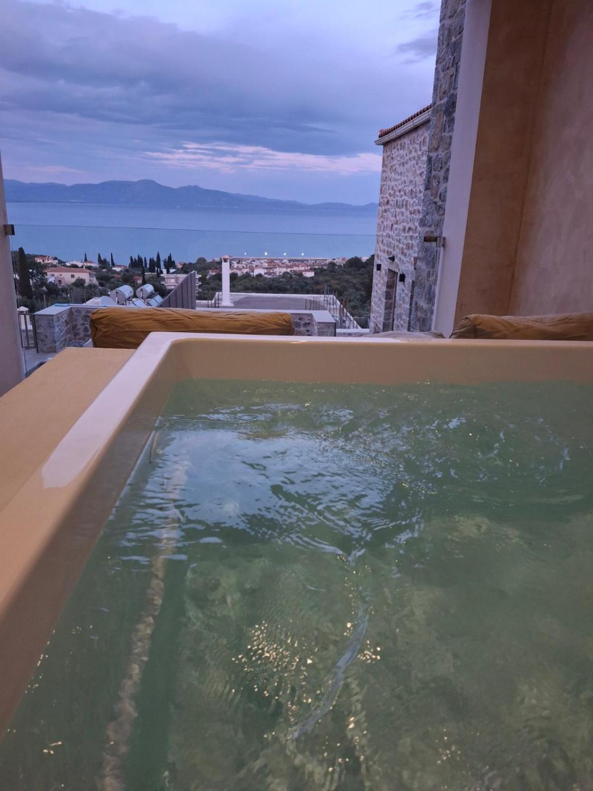 Mani Luxury Suites And Studios In Gytheio With Private Pools Extérieur photo